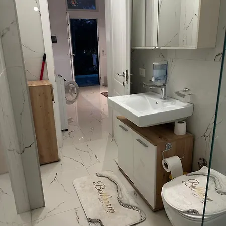 Ori-rent Golem (Tirana)